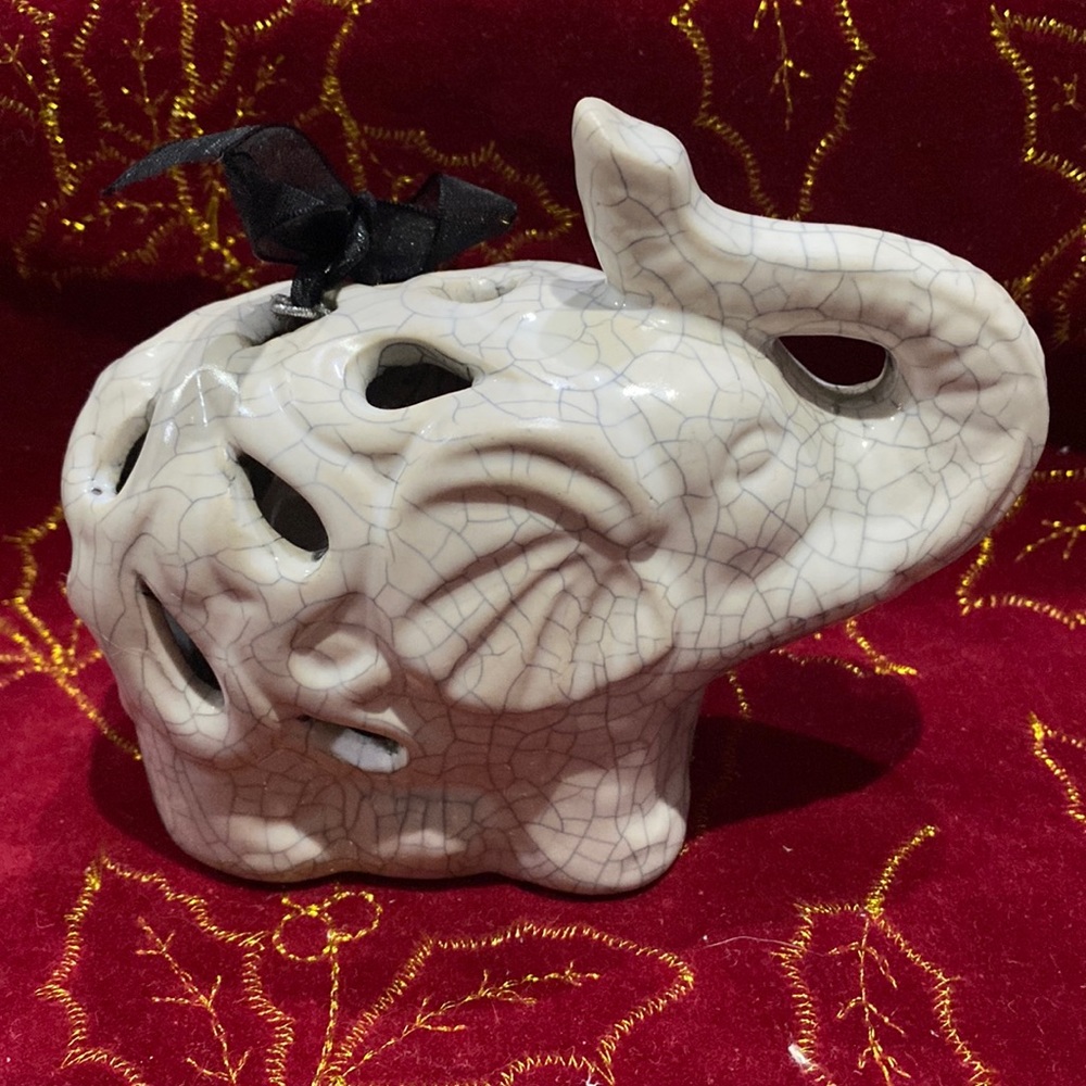 Stylist Elephant scent satchel decor